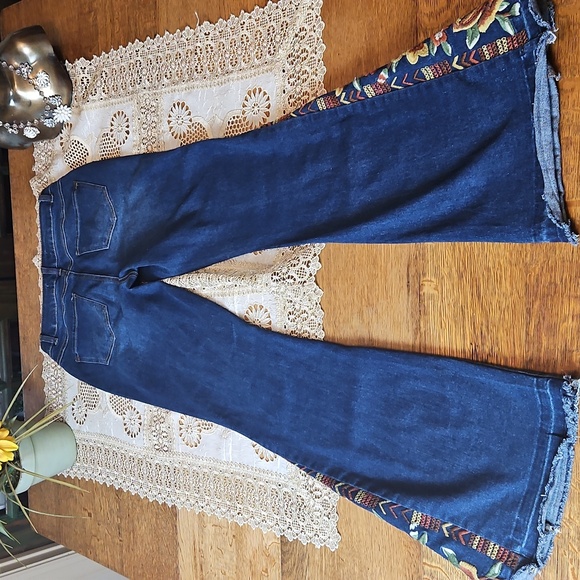 Est. 1946 Denim Boho Western Floral Embroidered Jeans - Picture 9 of 14